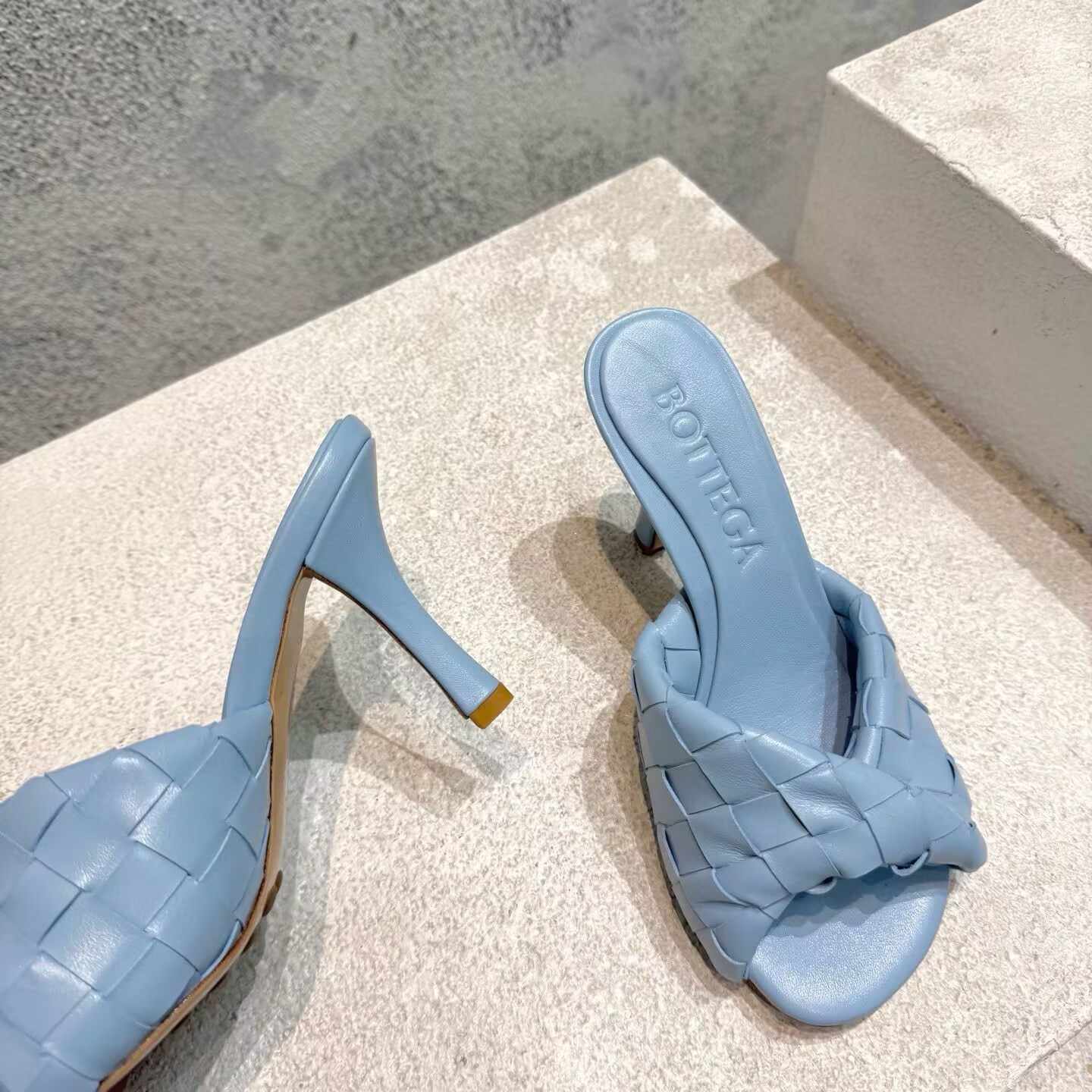 UA B0tt*ga Ven*ta Blink Slides