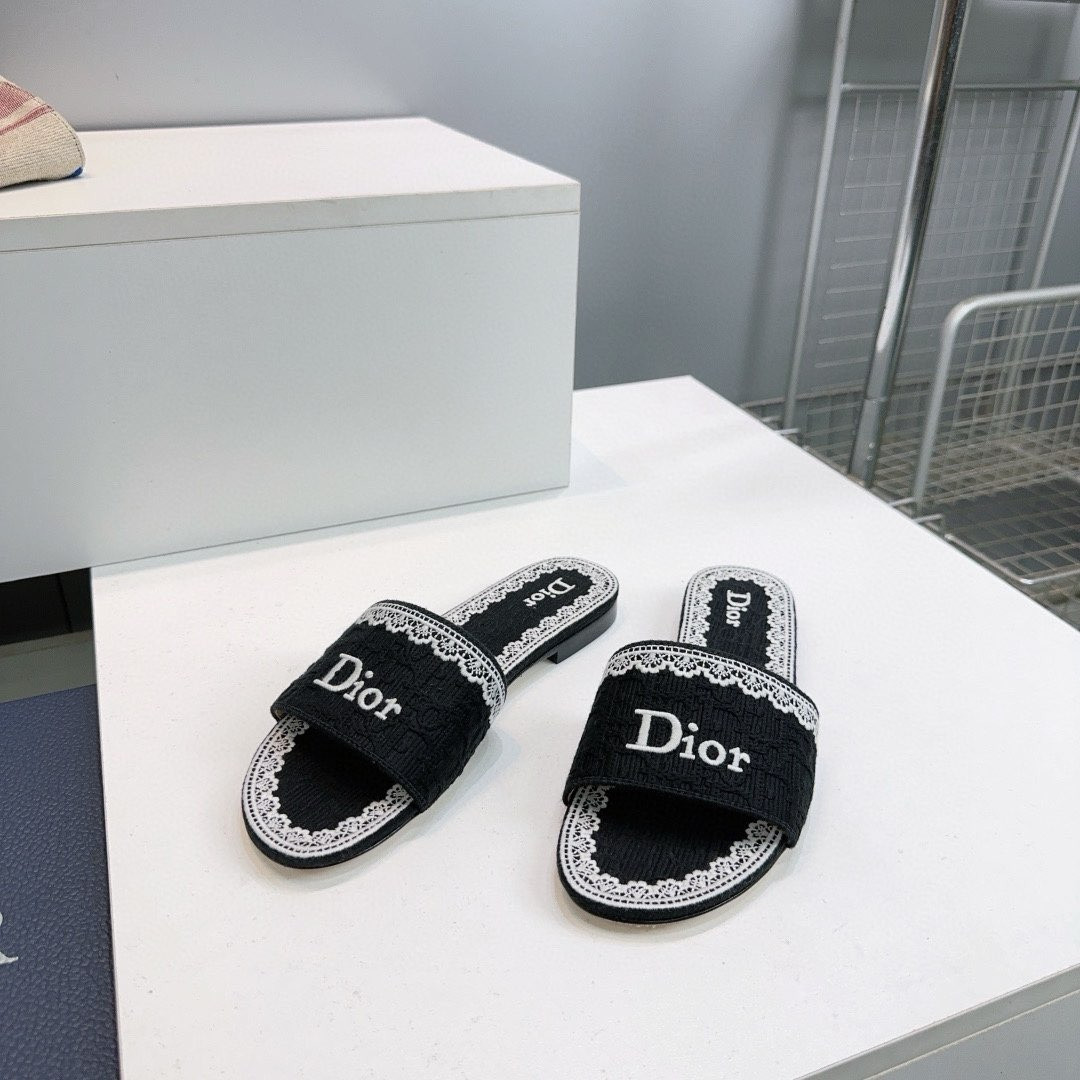 UA D10r Dentelle Slide