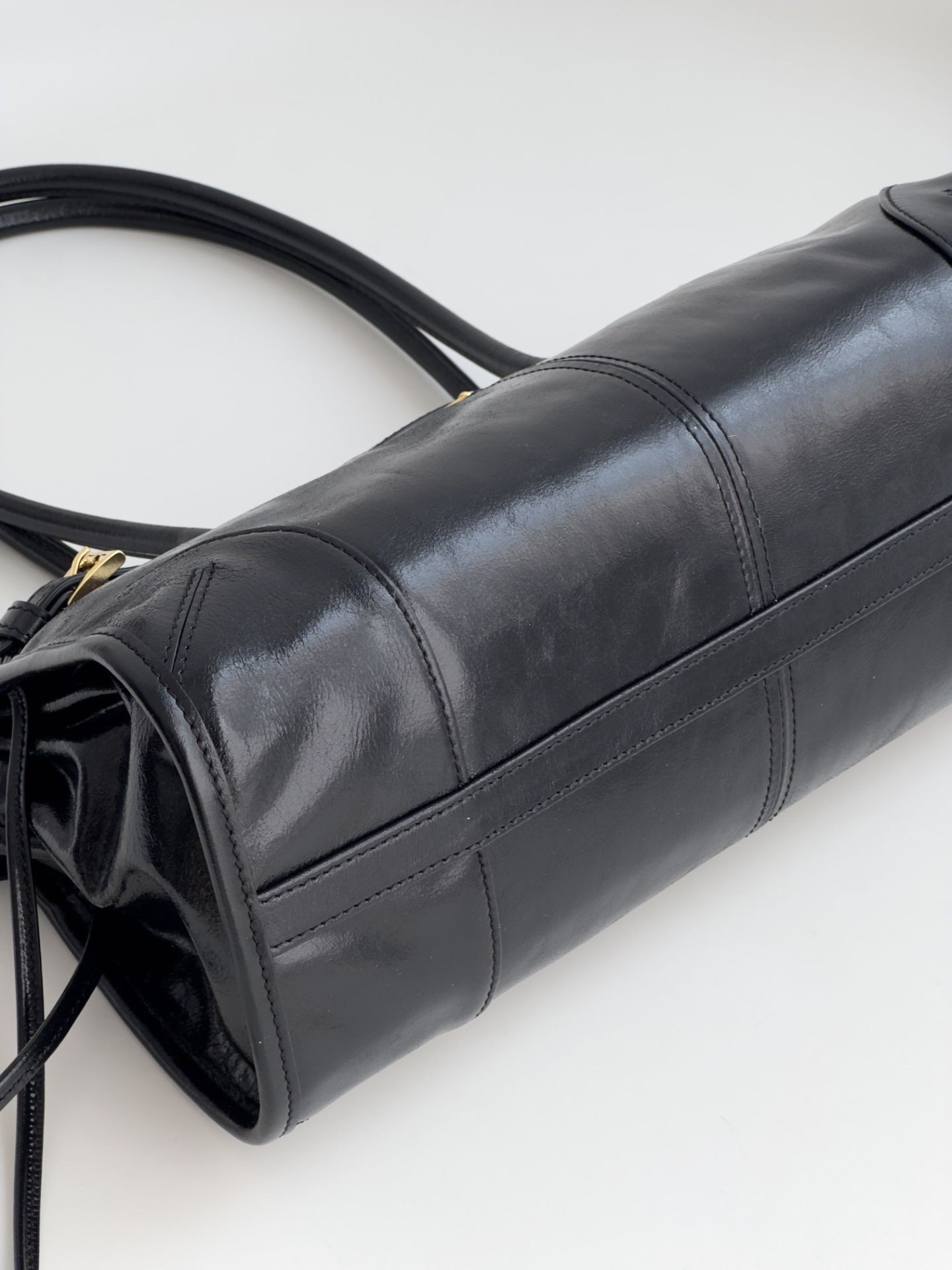 Pra*a Bonnie Medium Leather Handbag 15.5x32x12cm
