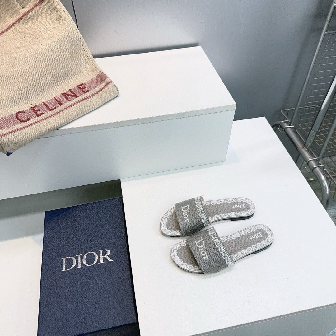 UA D10r Dentelle Slide