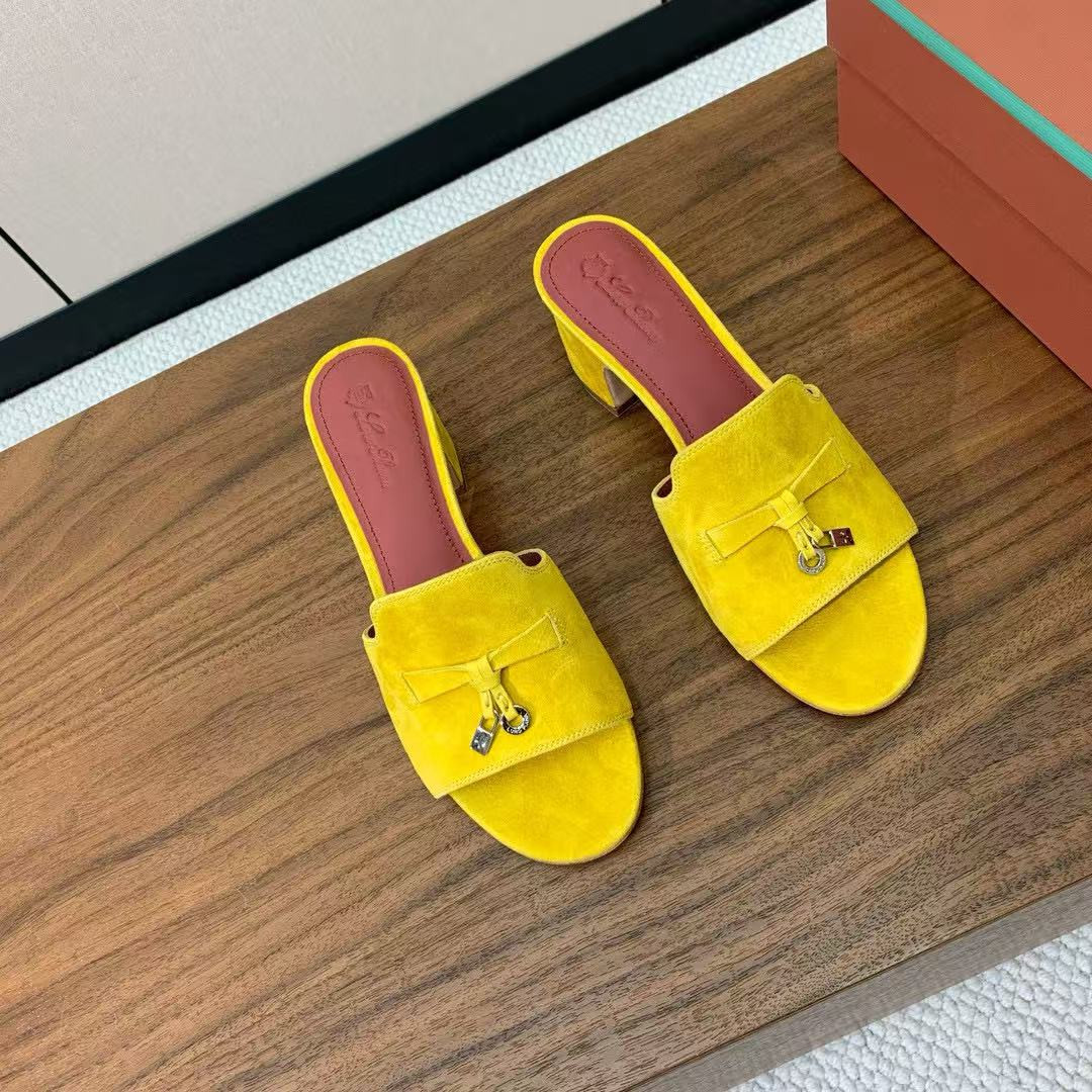 UA L0r0 P1ana Summer Charms Sandal