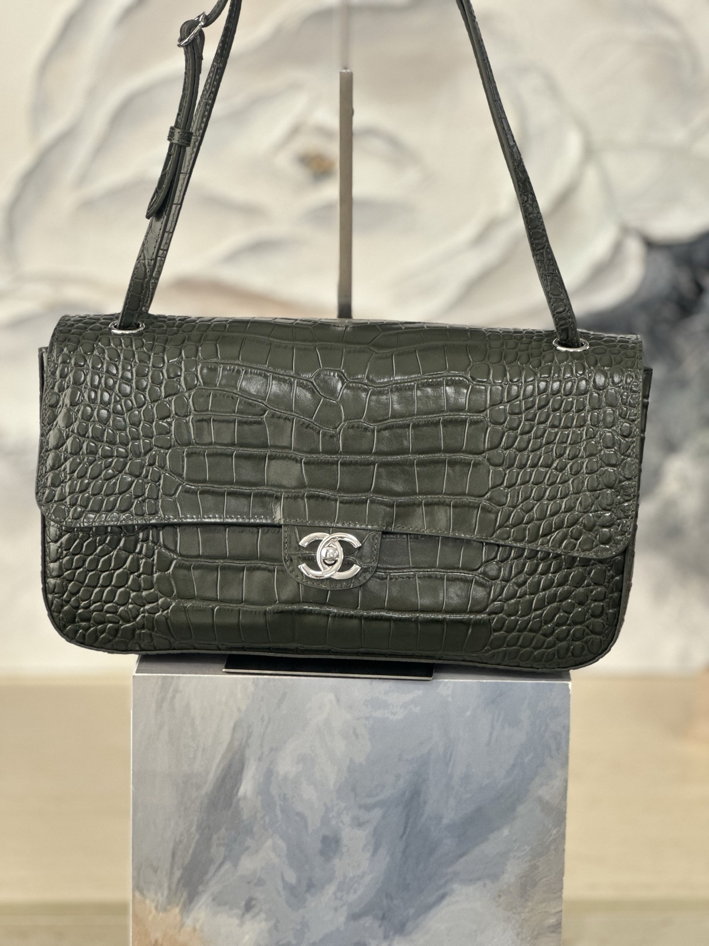 Ch**el Maxi Flap bag Olive Green Silver hardware AS6231 19.5x32x10cm