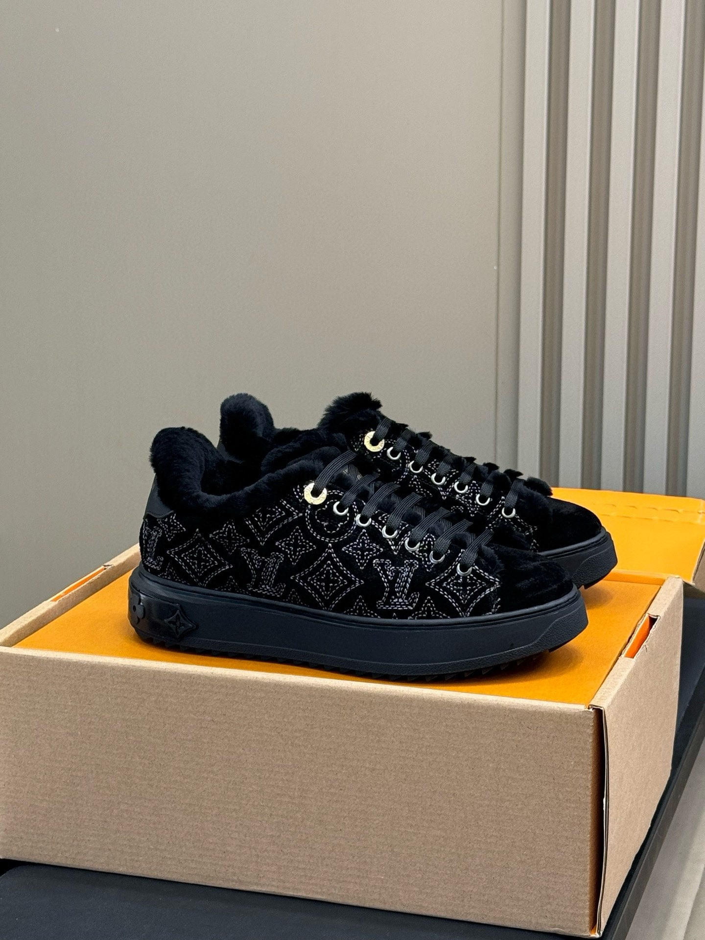 UA LV Time Out Sneaker
