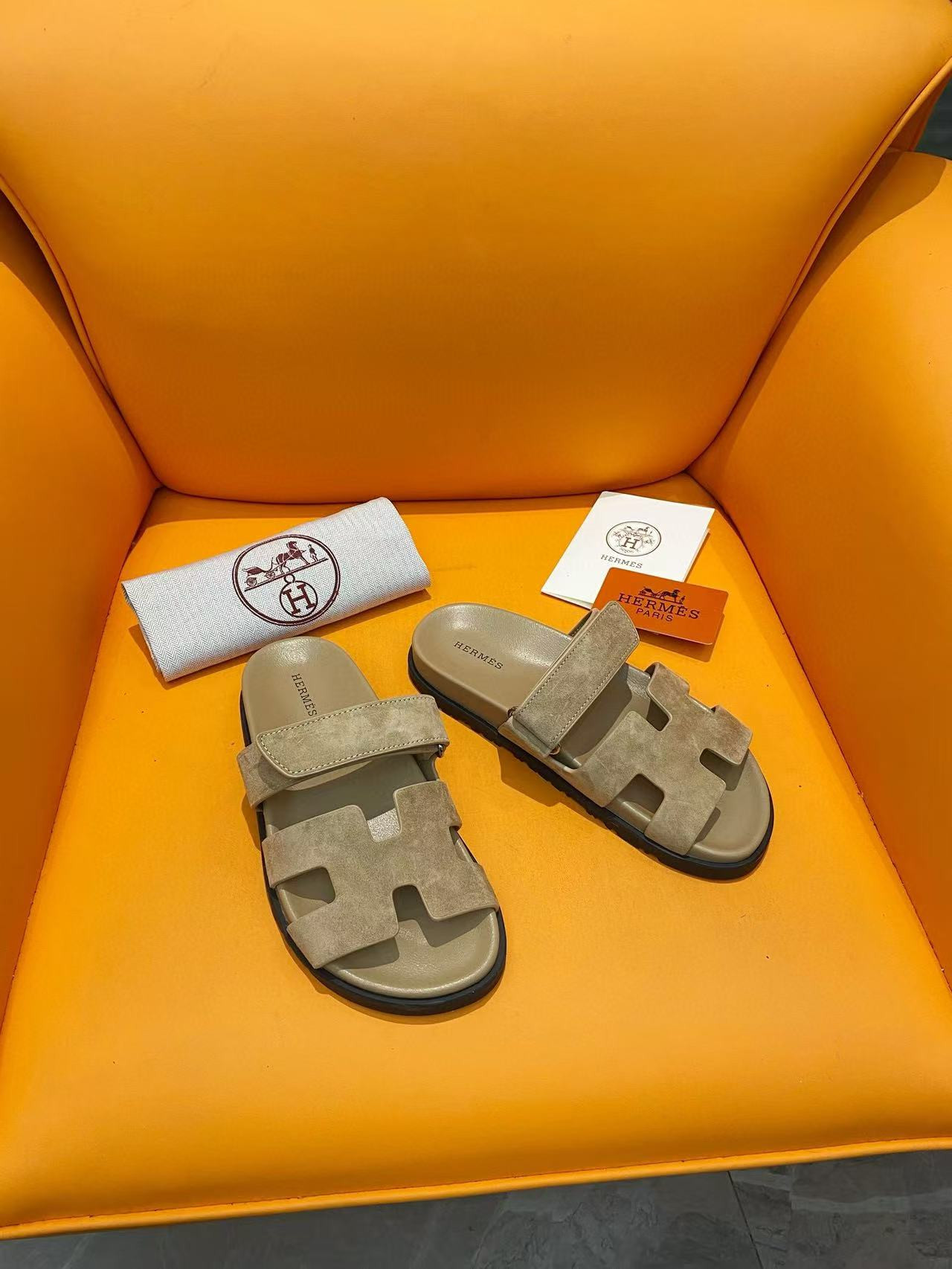 UA H**me5 Chypre Sandal