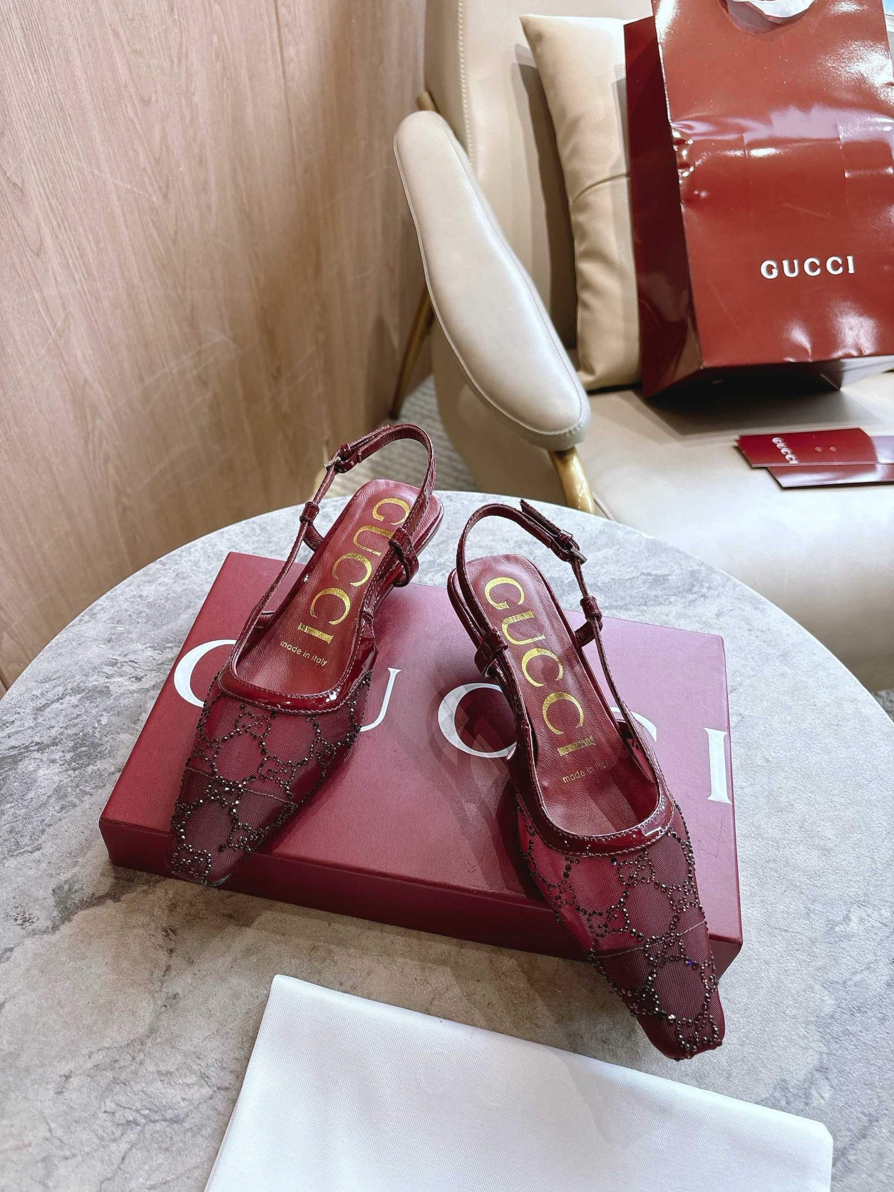 UA Gvc*1 GG Slingback