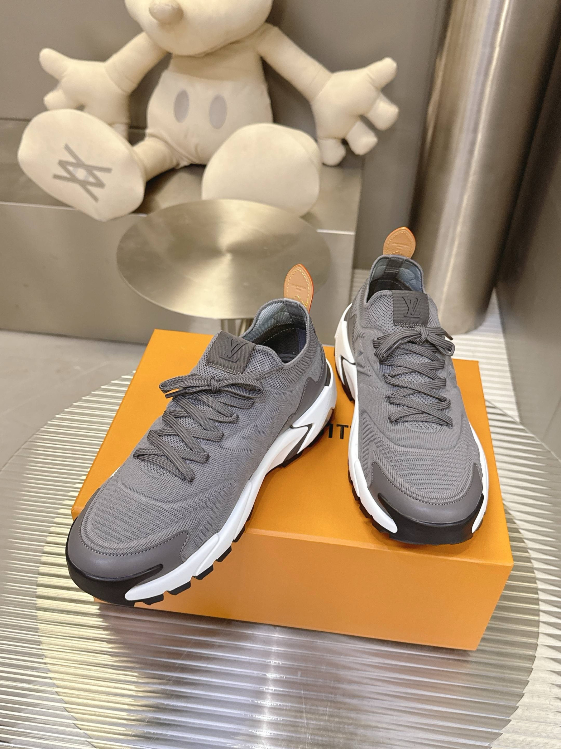 UA LV Sneaker