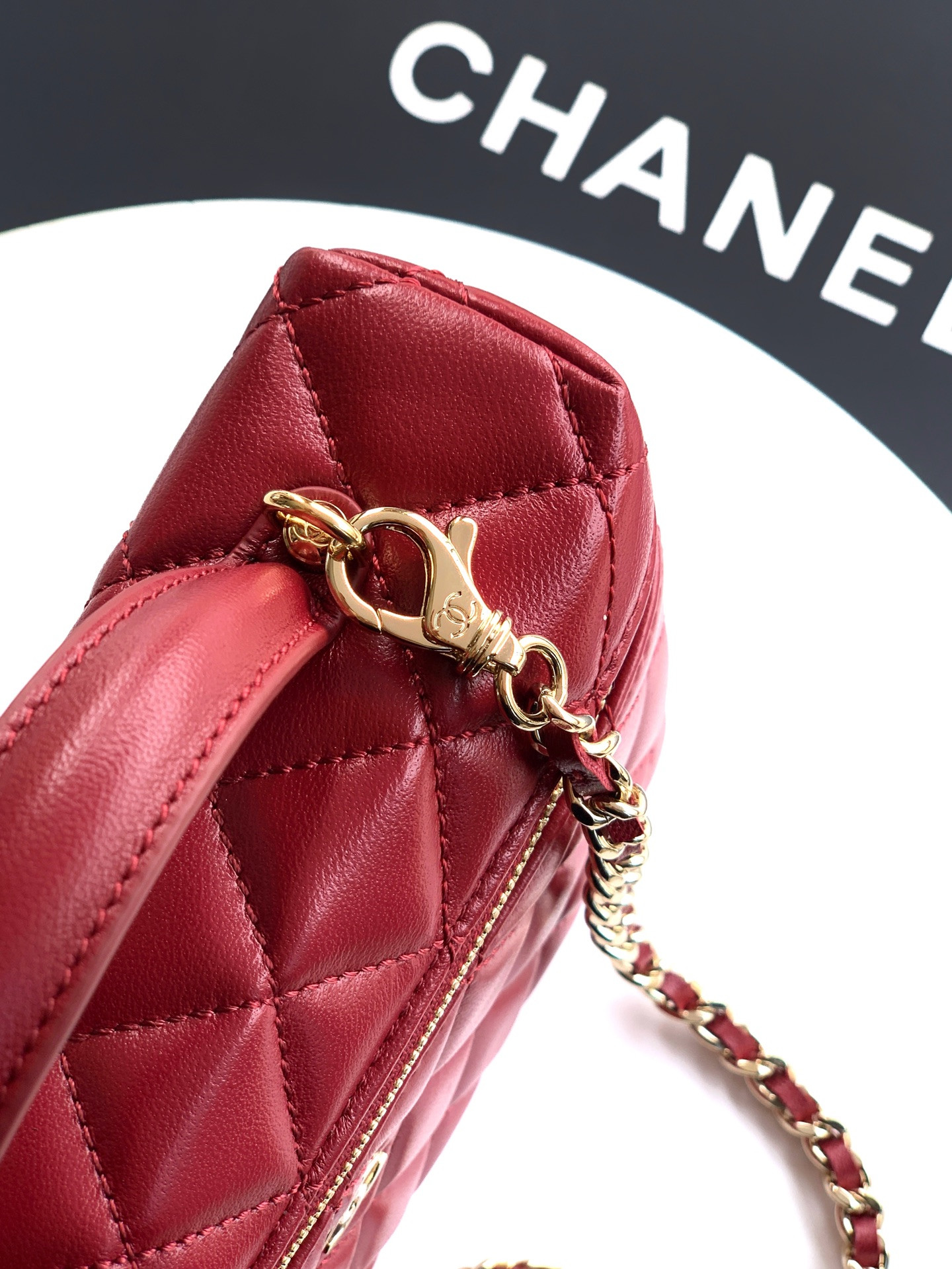 Ch**el Vanity with Chain 17x19x5cm
