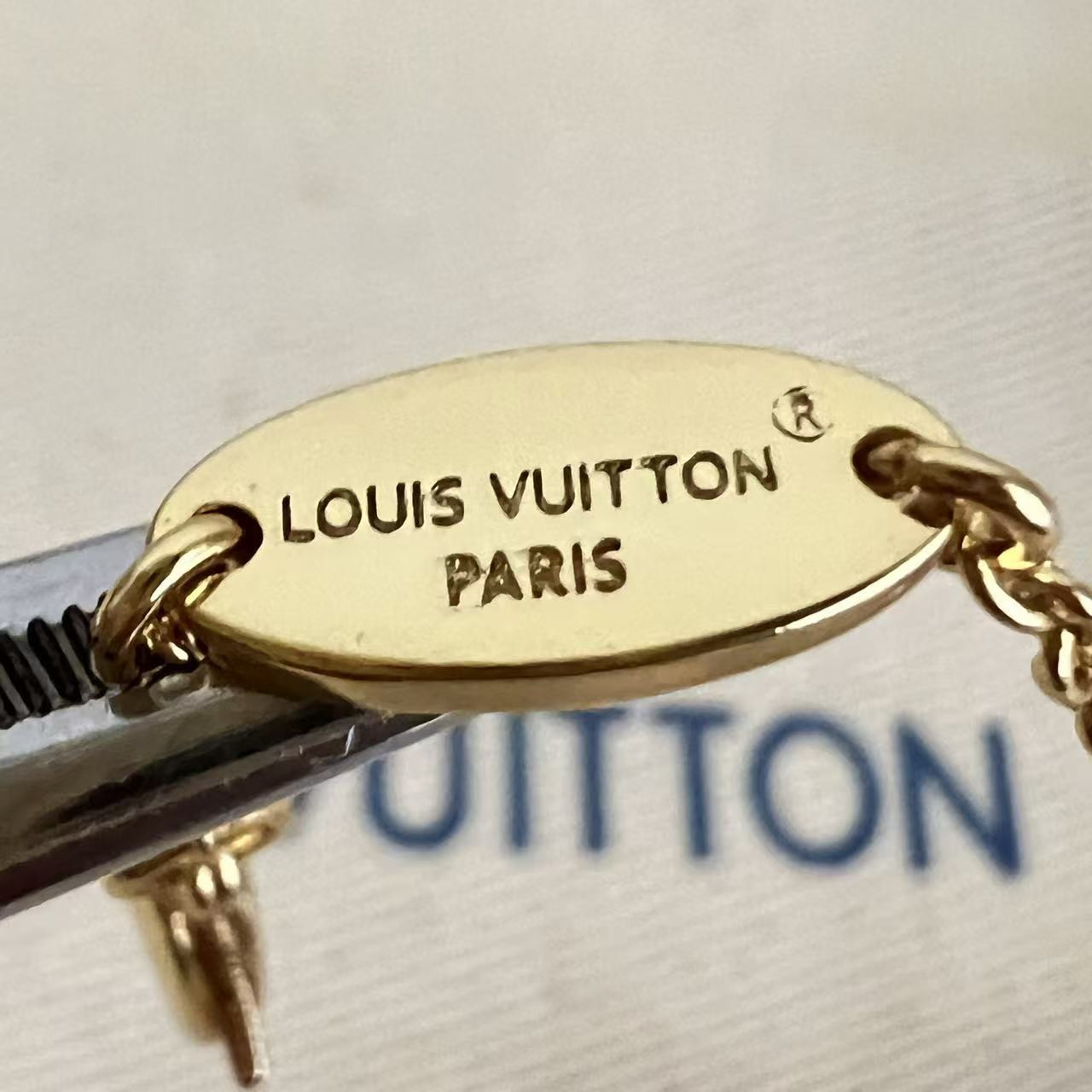 L0vis Vvtt0n Necklace