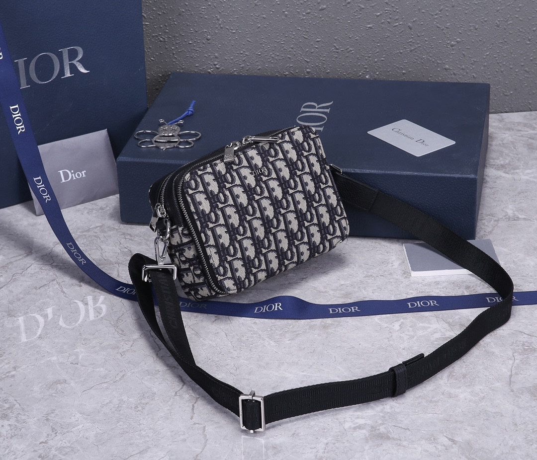 D10r Zipped Pouch with Strap 17×12.5×6cm