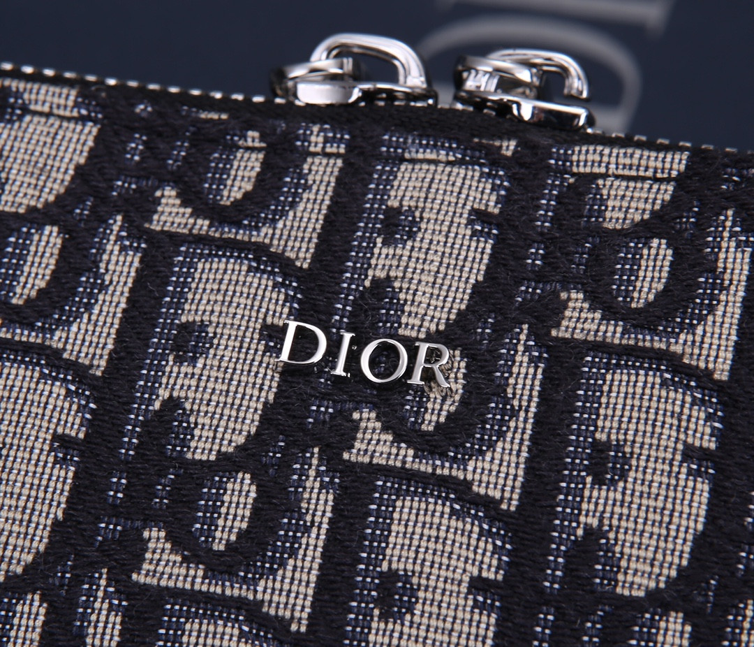 D10r Zipped Pouch with Strap 17×12.5×6cm