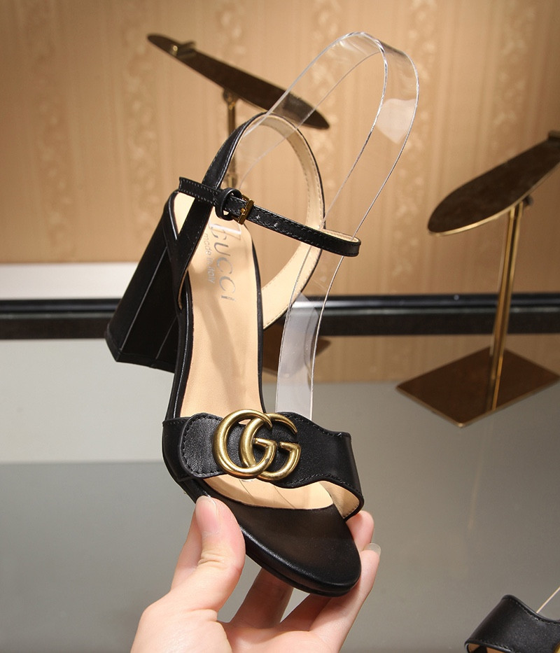 UA Gvc*1 HORSEBIT MID-HEEL SANDAL