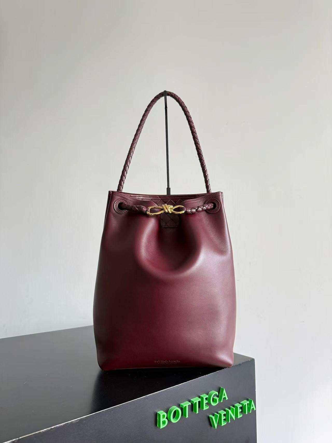b0tte*a Ven*ta andiamo medium leather bucket bag 34x24x12cm without box