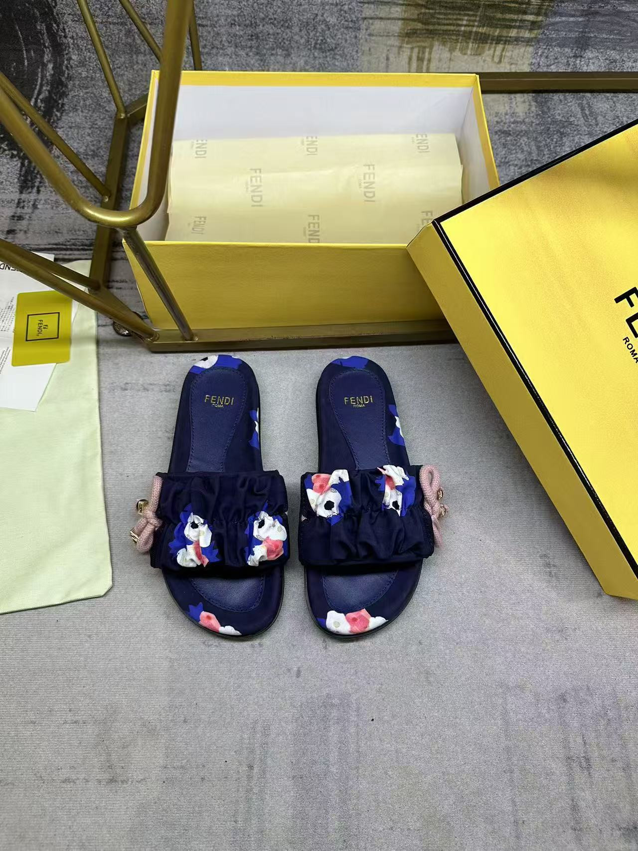 UA F**di Slides