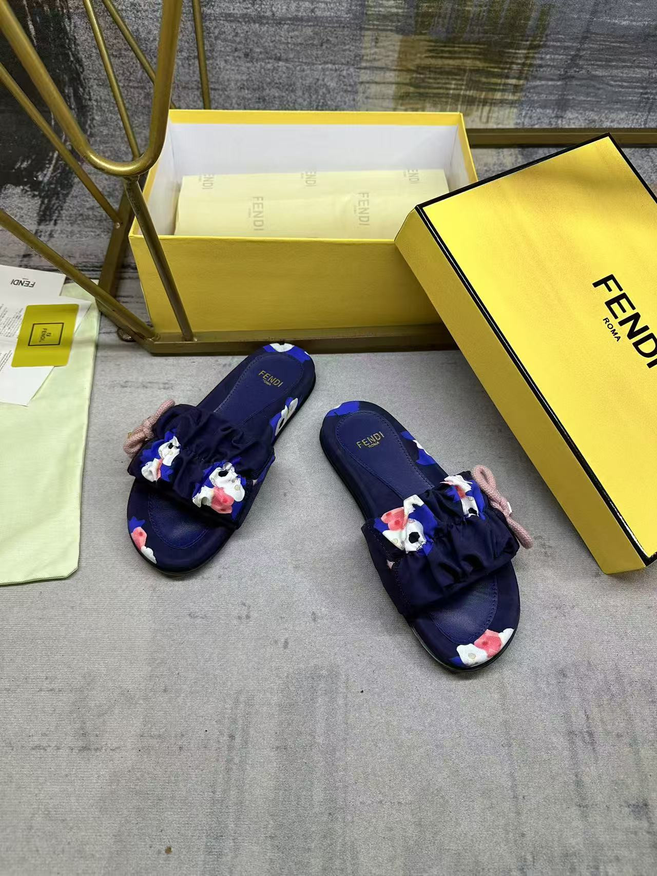 UA F**di Slides