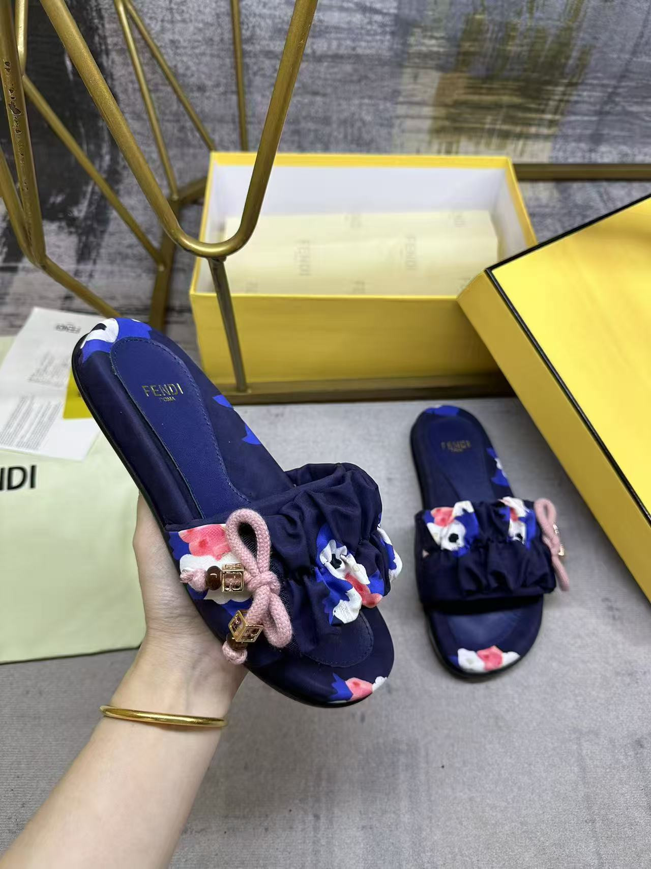 UA F**di Slides
