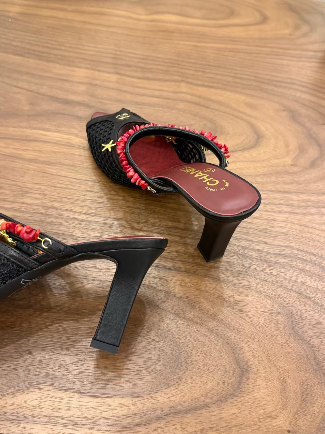 UA Ch**el Sandals(Vintage Beaded)