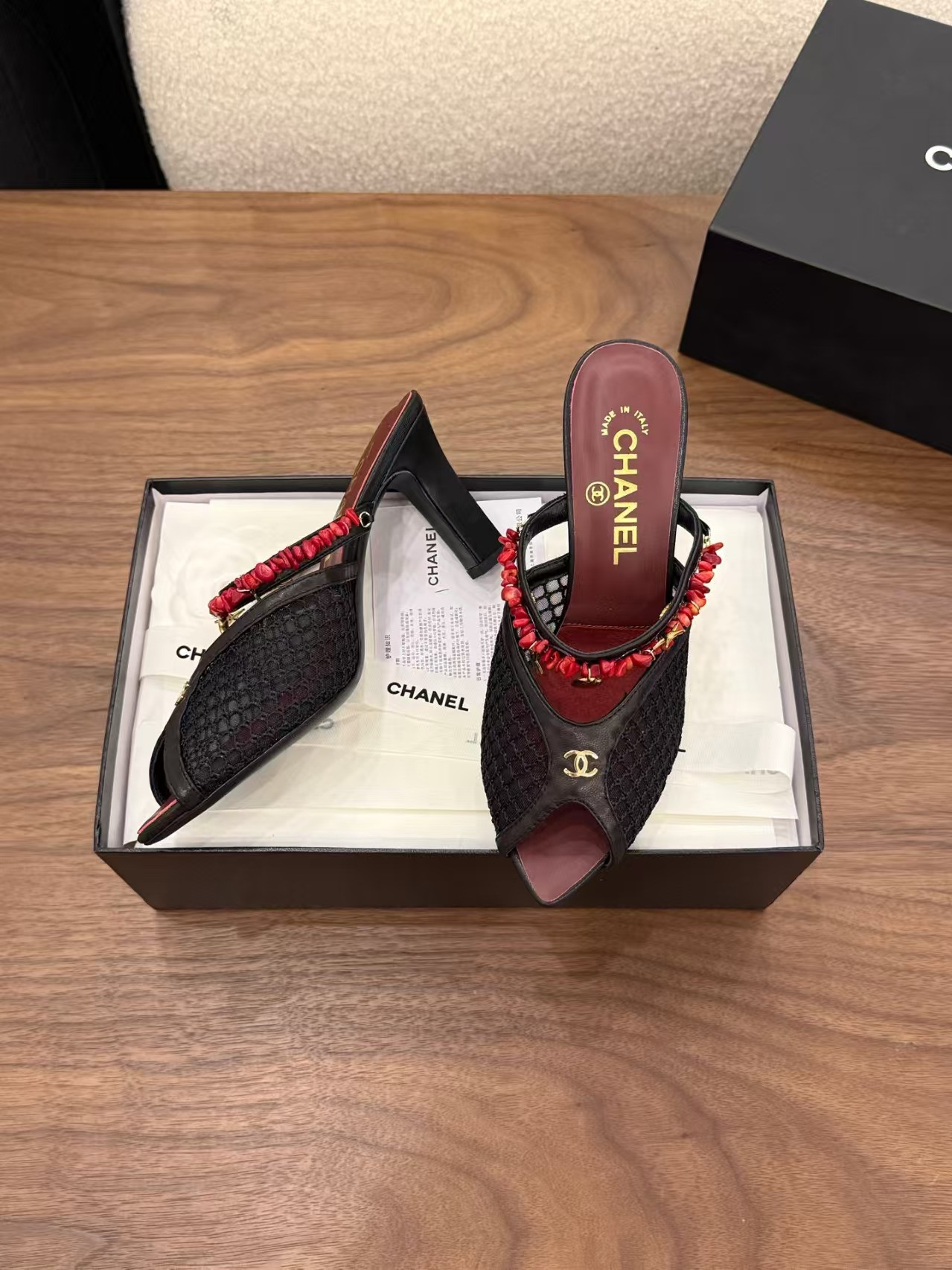 UA Ch**el Sandals(Vintage Beaded)