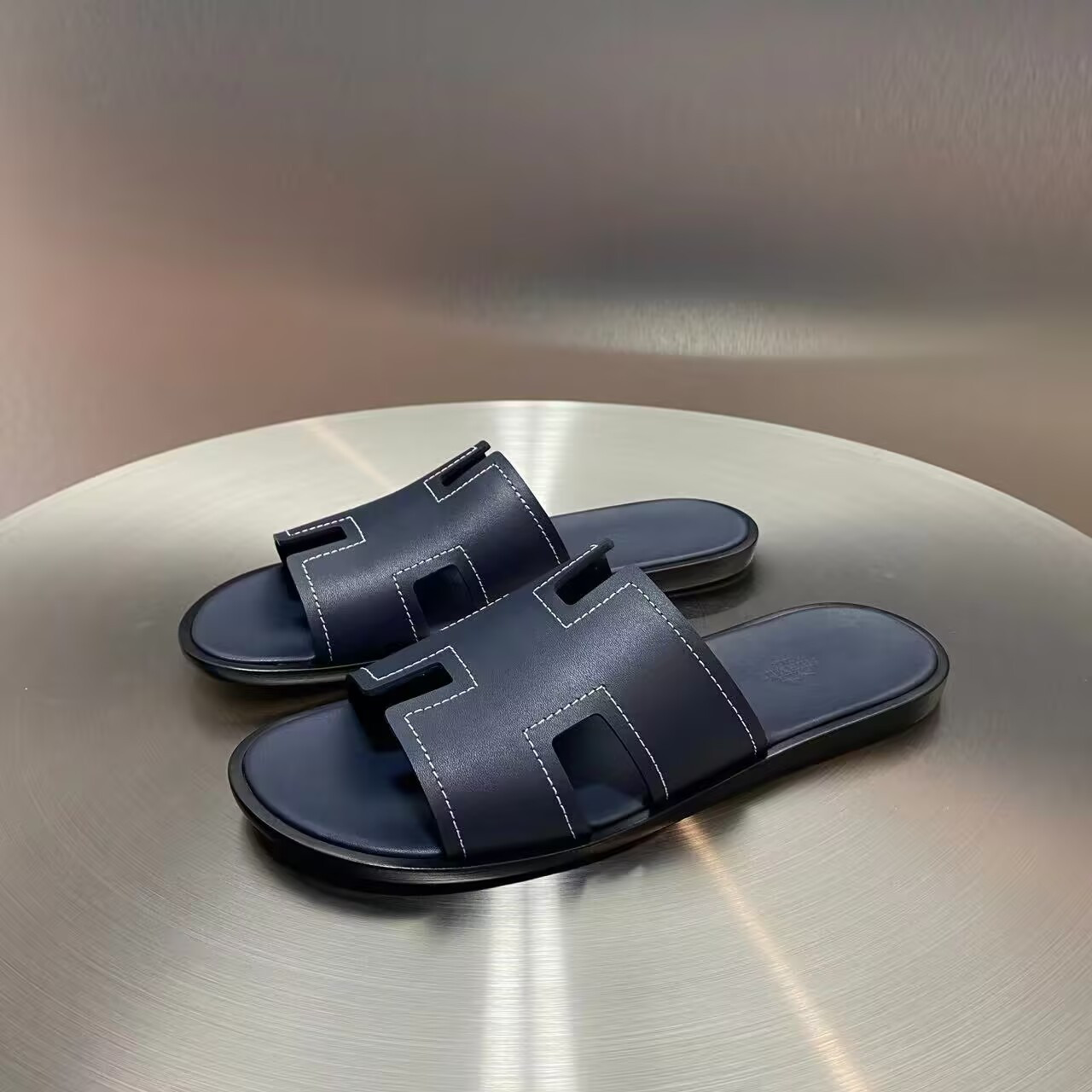 UA H**me5 Izmir sandal