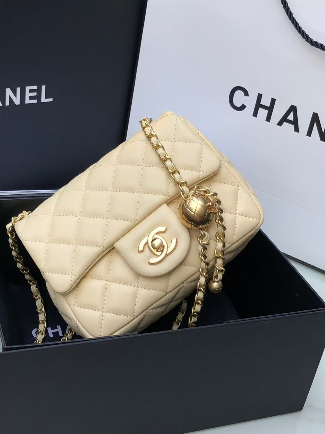 Ch**el MINI FLAP 13.5 × 17 × 8 cm