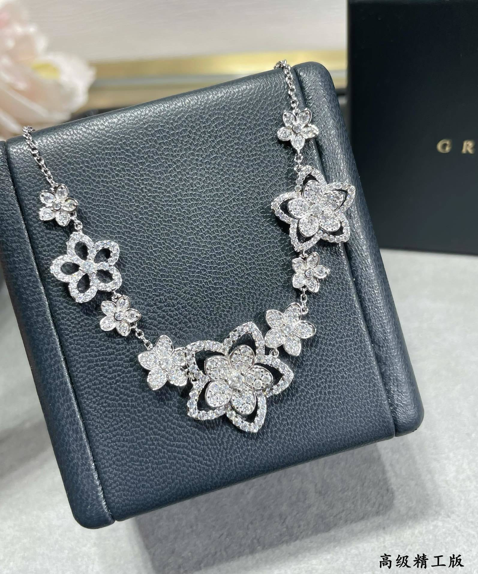 Graff Multi-flower necklace