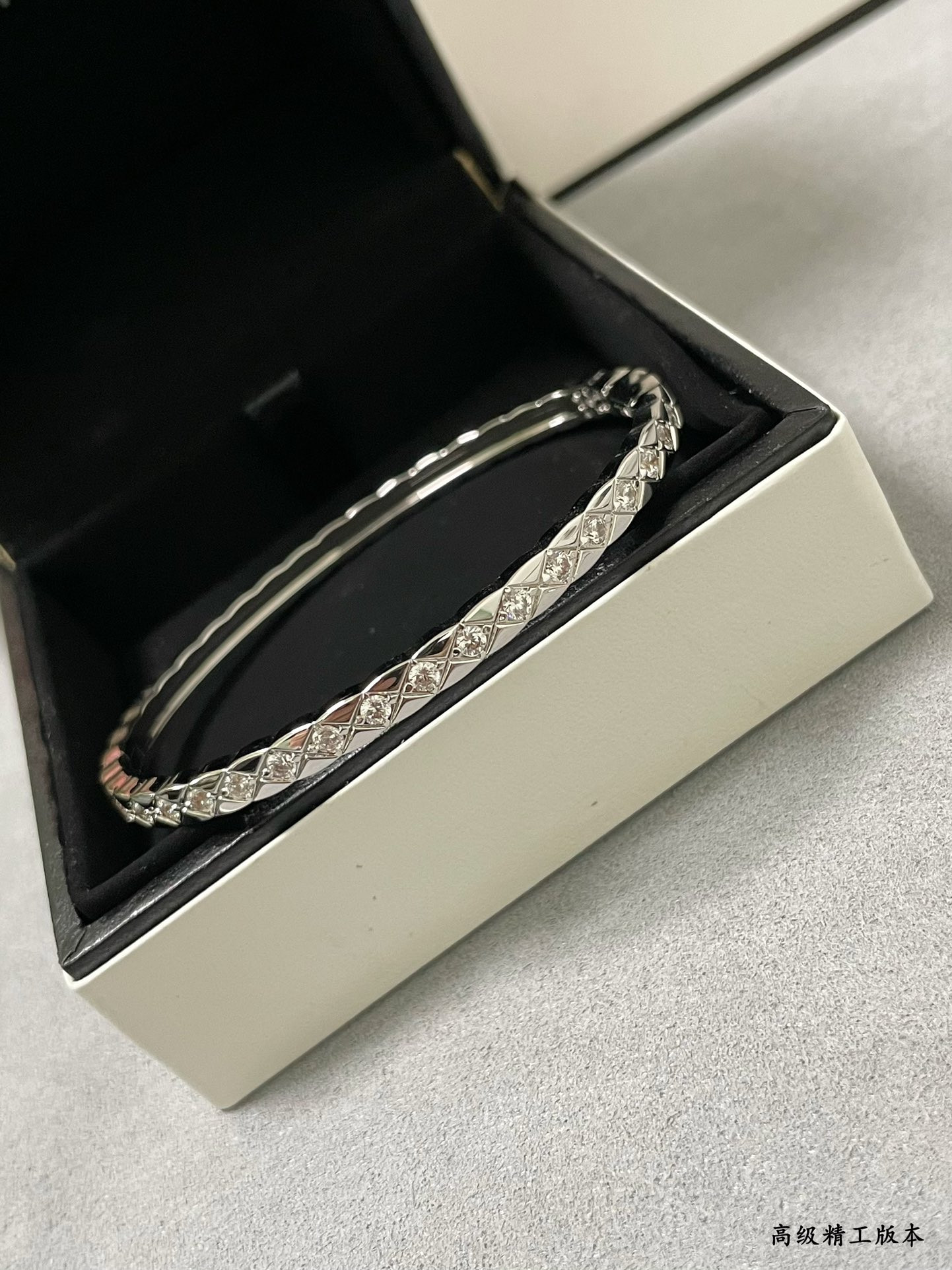 Ch**el Carved Finely carved narrow D1am0nd Bracelet