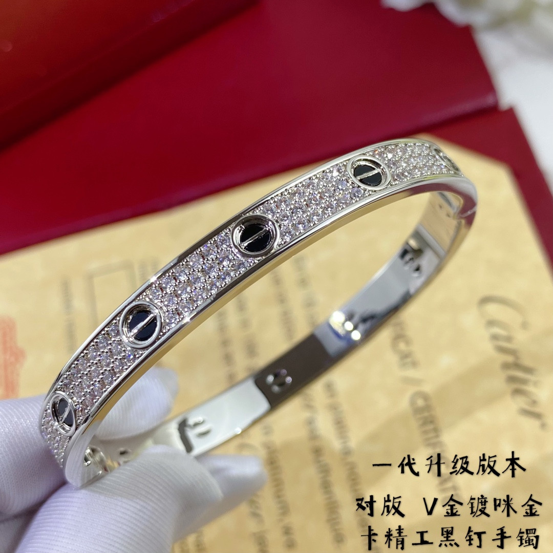 Ca*t1er Black nail star Bracelet