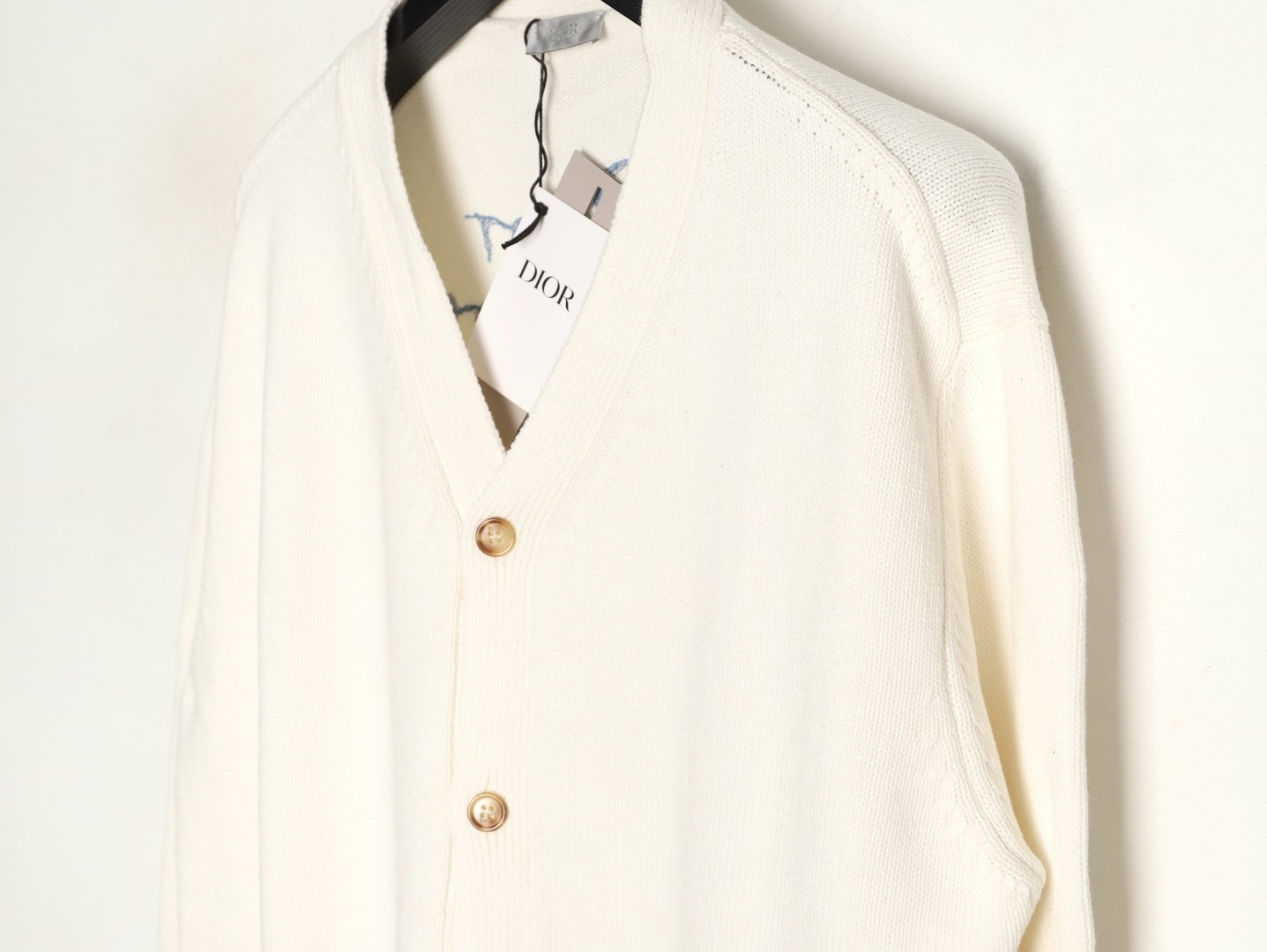 D10r Cardigan Sweaters