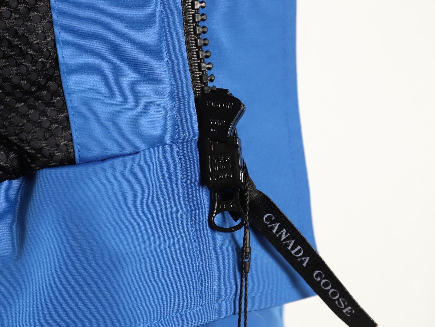 Can*a G00se Short Puffer jacket