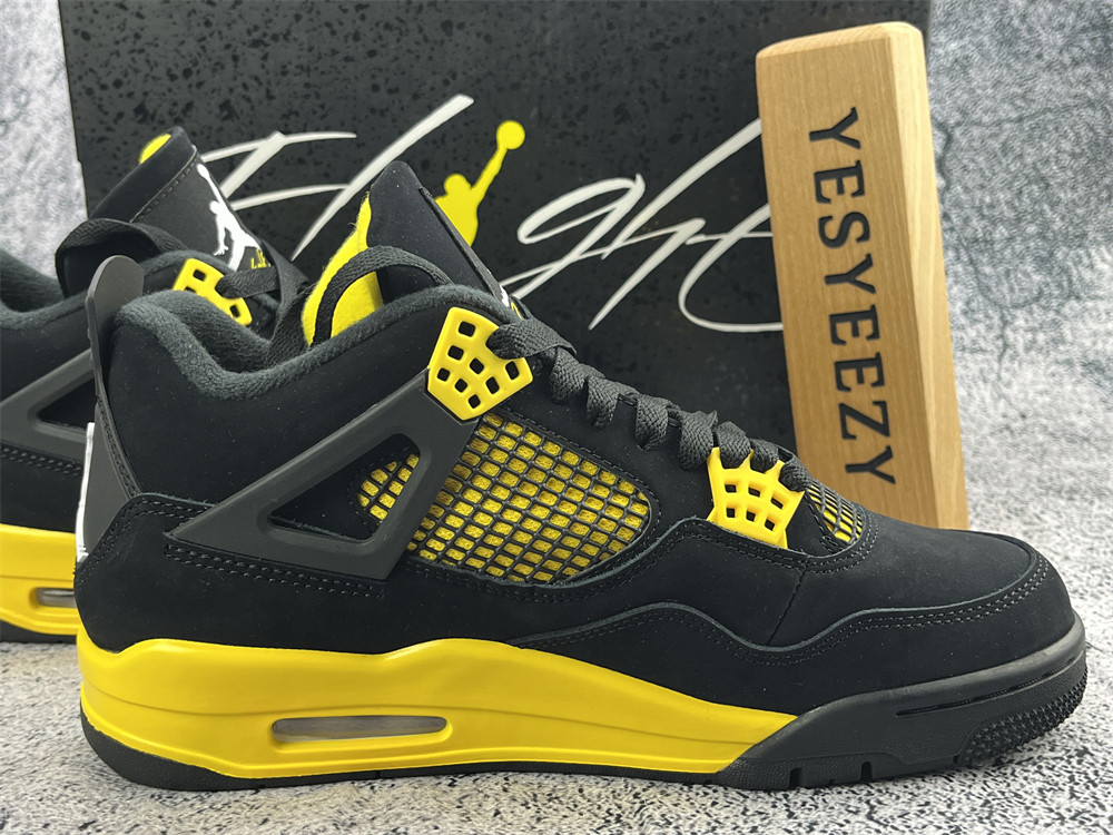 UA AIR JORDAN 4 RETRO 