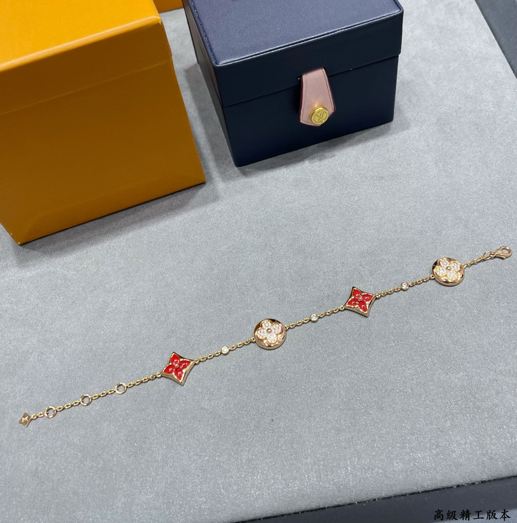 L0vis Vvtt0n Large with Red Agate and D1am0nds Four-Flower Bracelet