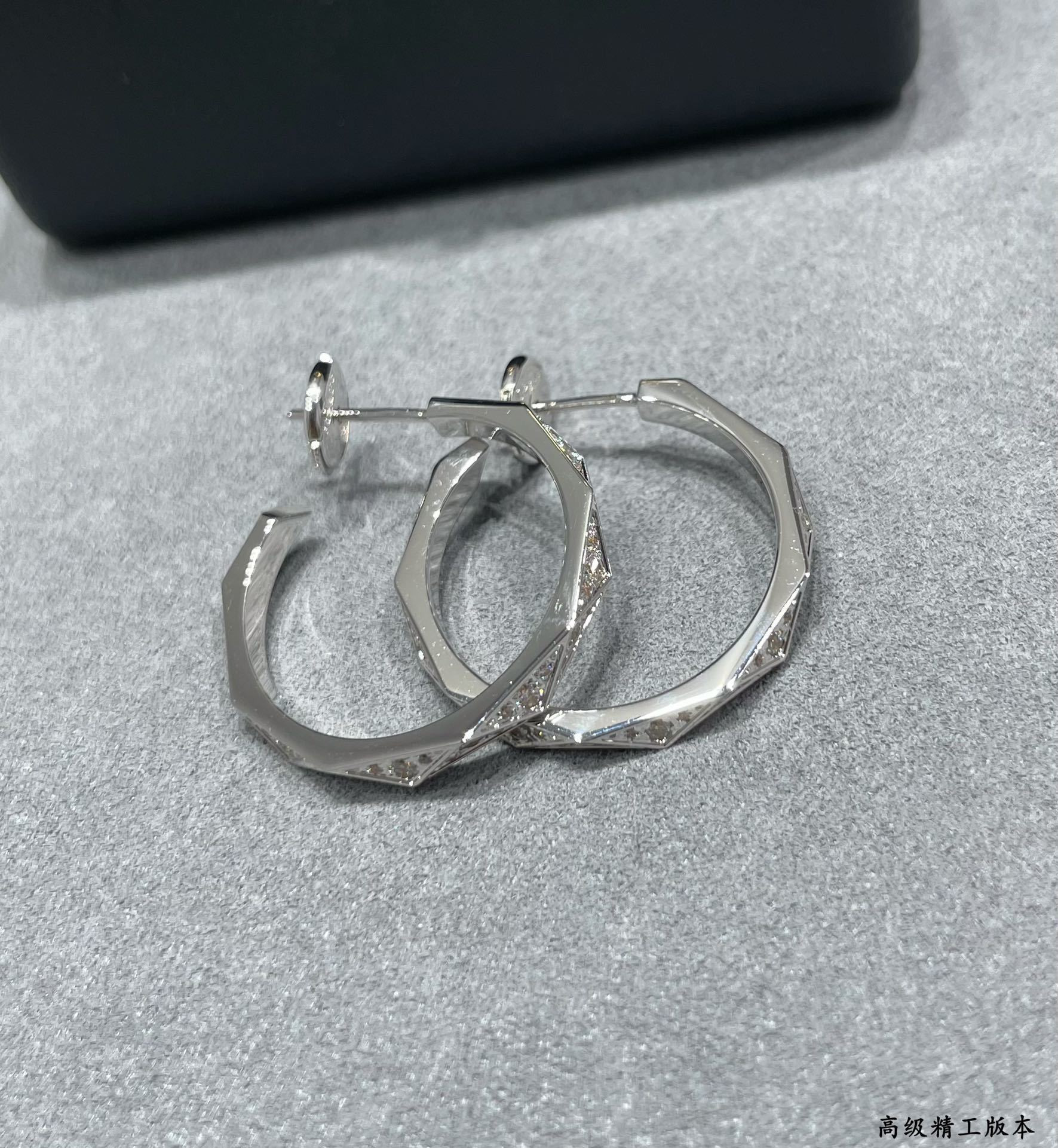 Graff D1am0nd-encrusted Rhombus Earrings