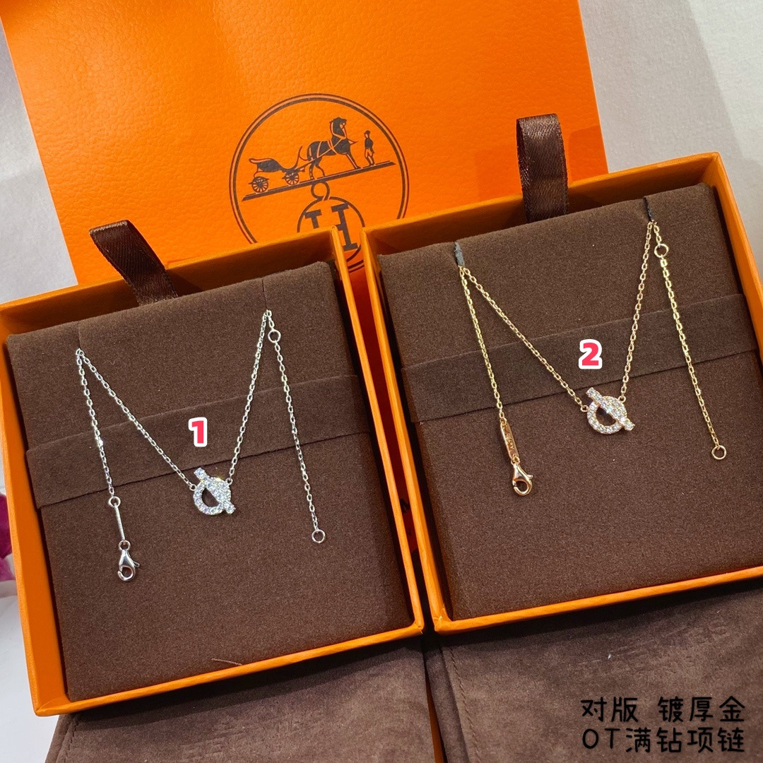H**me5 OT Clasp Necklace