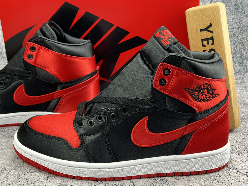 UA WMNS AIR JORDAN 1 RETRO HIGH OG 
