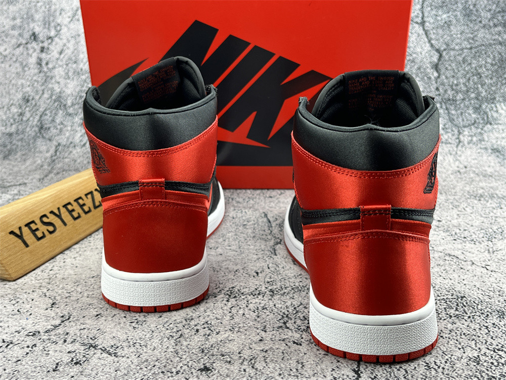 UA WMNS AIR JORDAN 1 RETRO HIGH OG 