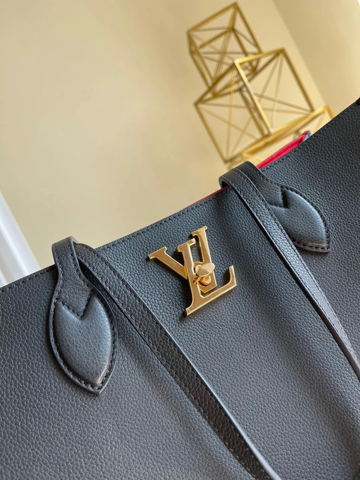 LV LOCKME SHOPPER M57345