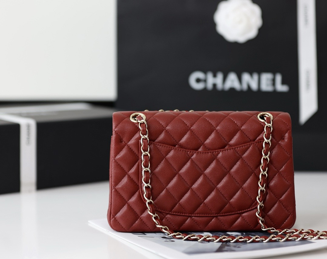 Ch**el Classic Handbag in Grained Litchi Pattern Calfskin & Gold-Tone Metal 15.5 × 25.5 × 6.5 cm