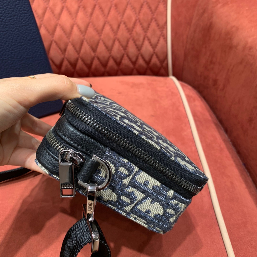 D10r POUCH WITH SHOULDER STRAP 17cm