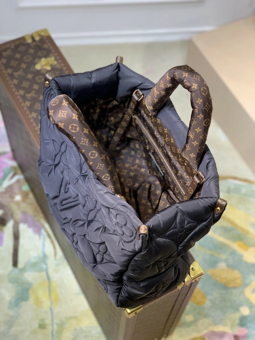 LV ONTHEGO GM M59005 16.1 x 13.4 x 7.5 inches