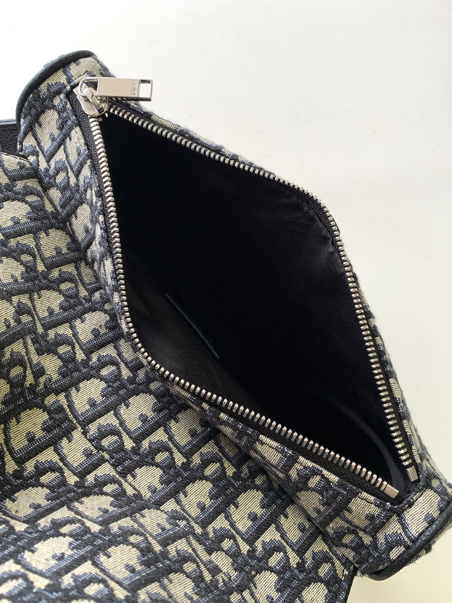 D10r Saddle Bag Beige and Black D10r Oblique Jacquard 26 x 19 x 4.5 cm