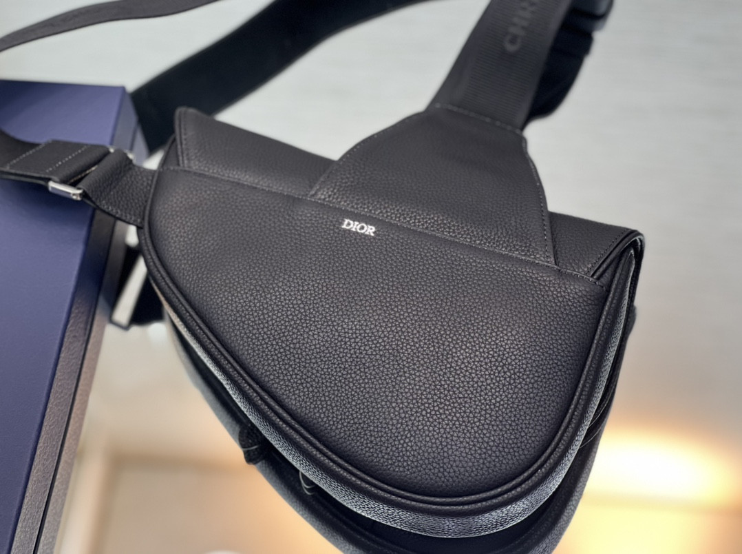D10r Saddle Bag Black Grained Calfskin 26 x 19 x 4.5 cm