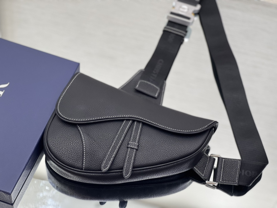 D10r Saddle Bag Black Grained Calfskin 26 x 19 x 4.5 cm