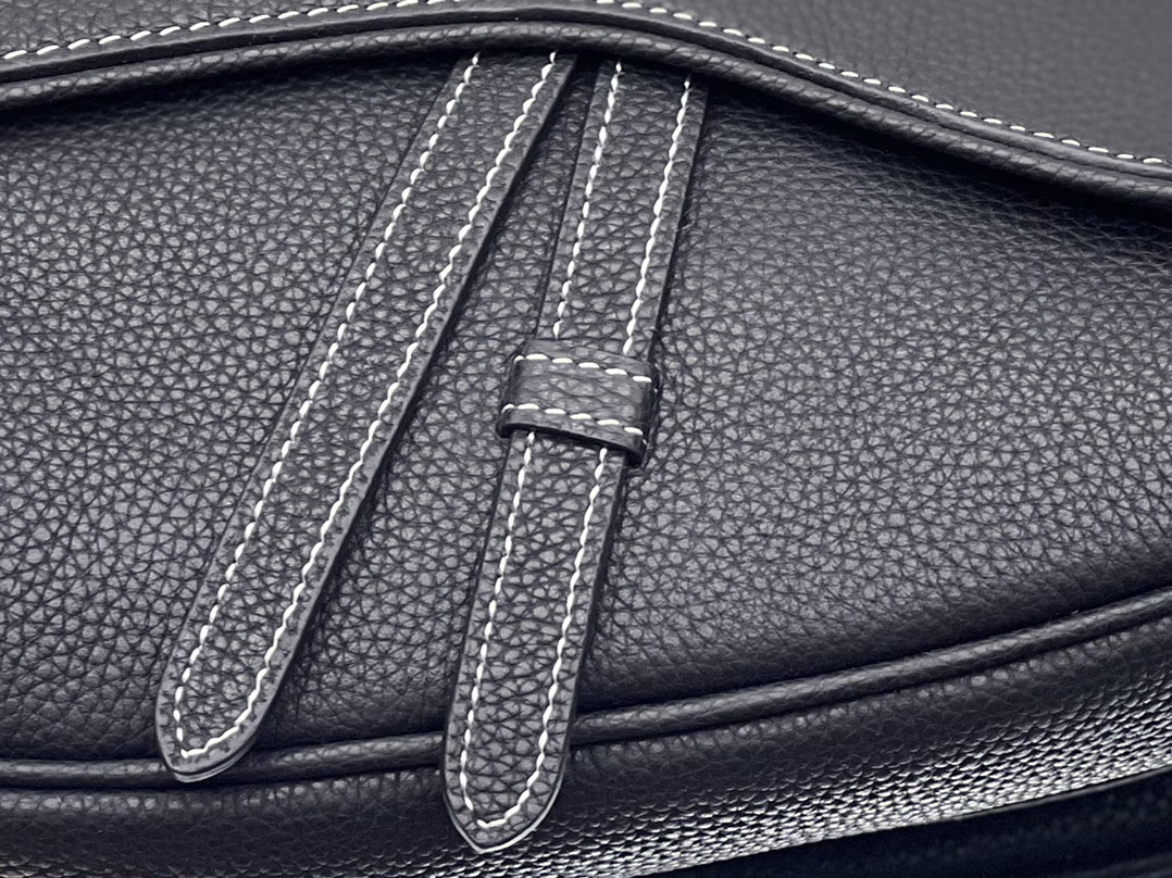 D10r Saddle Bag Black Grained Calfskin 26 x 19 x 4.5 cm