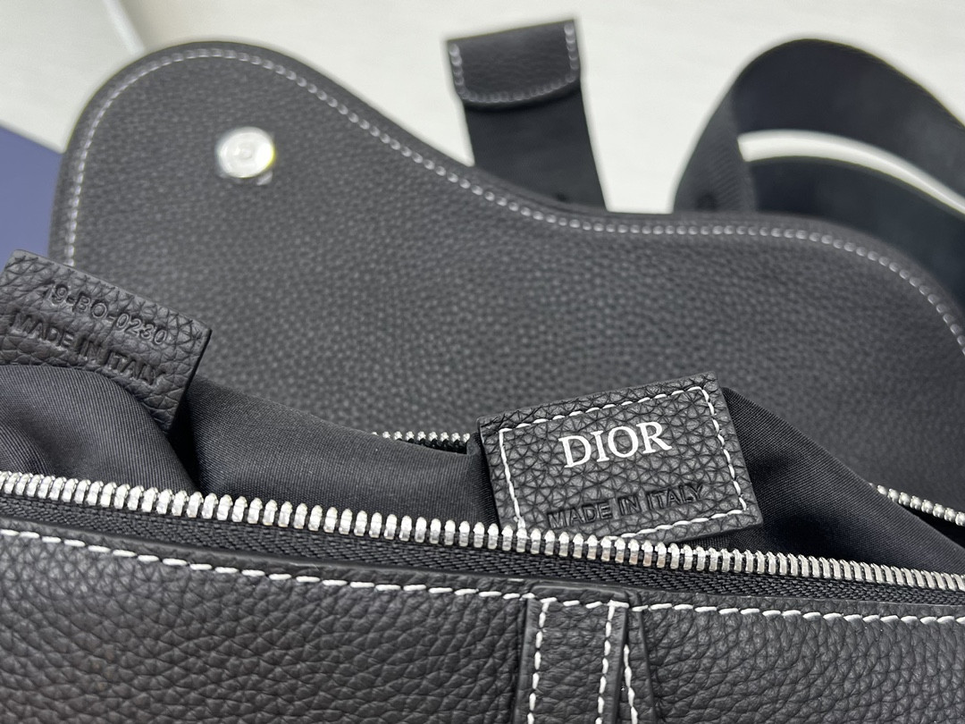 D10r Saddle Bag Black Grained Calfskin 26 x 19 x 4.5 cm