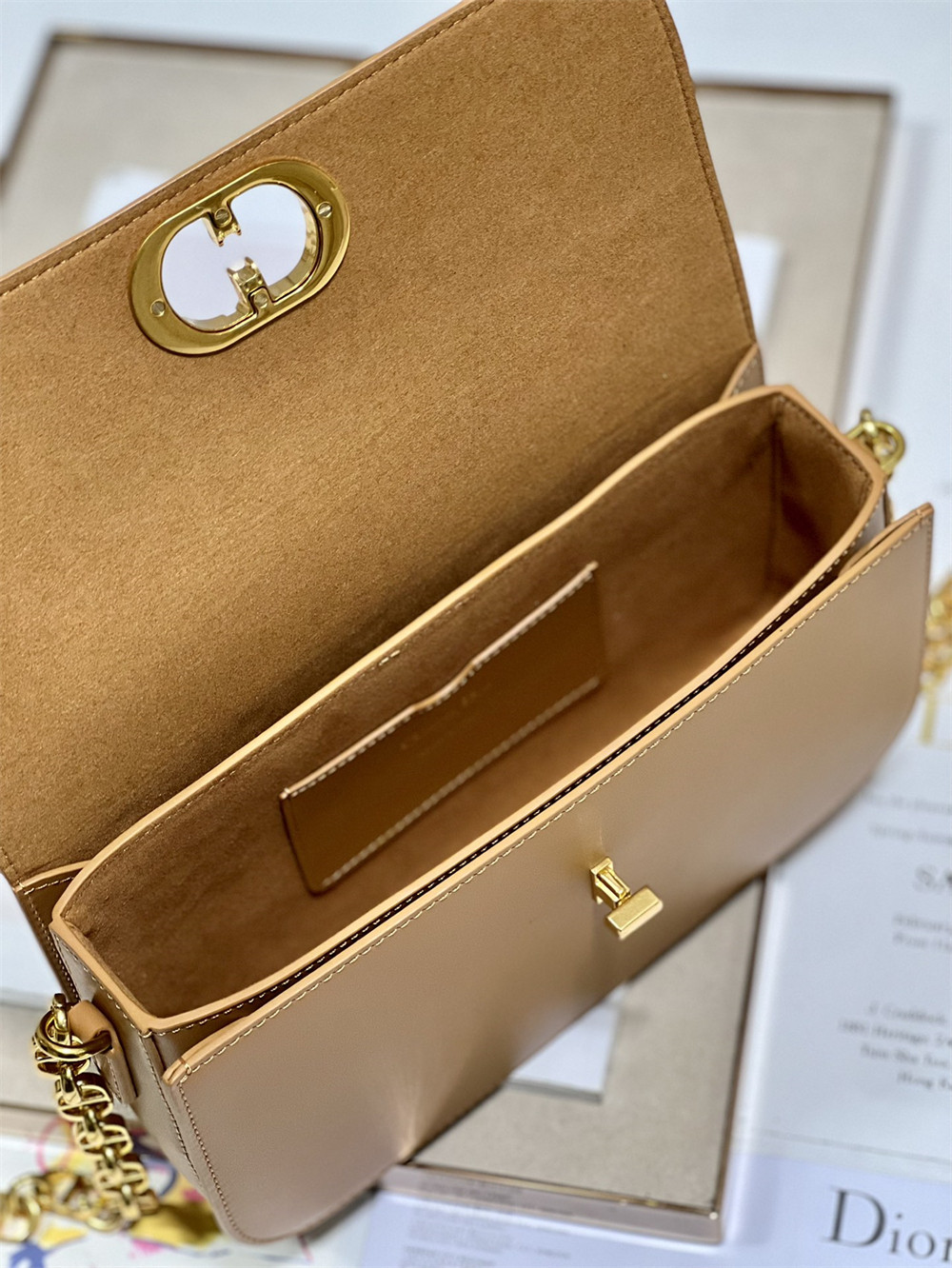 D10r 30 Montaigne Avenue Caramel 22.5 x 12.5 x 6.5 cm