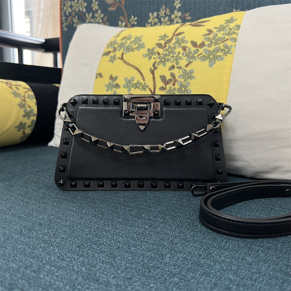 Va1e*ntin0 GARAVANI ROCKSTUD23 SMALL SMOOTH CALFSKIN SHOULDER BAG BLACK
