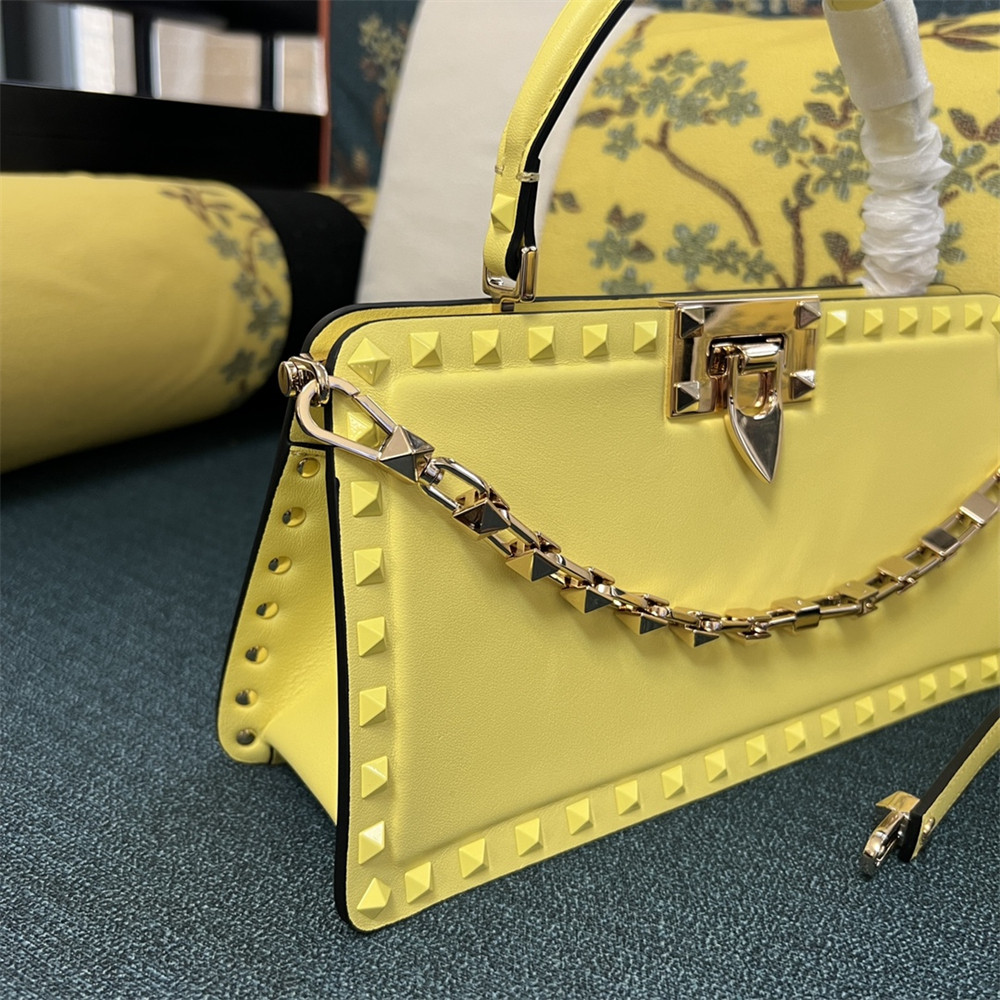 Va1e*ntin0 GARAVANI ROCKSTUD23 smooth calfskin handbag Yellow