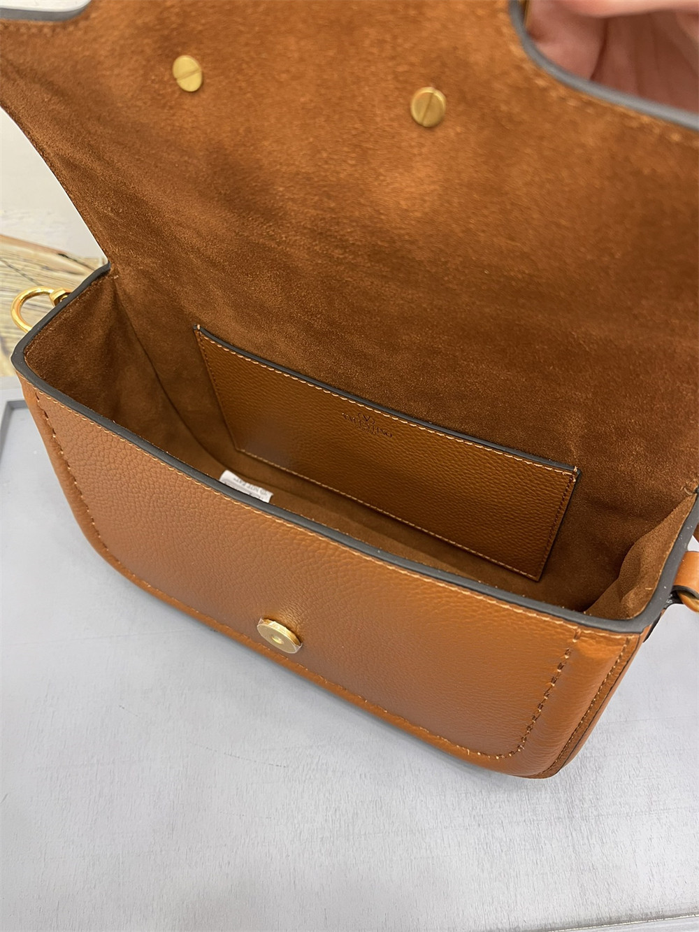 Va1e*ntin0 GARAVANI ALLTIME GRAINY CALFSKIN SHOULDER BAG BROWN