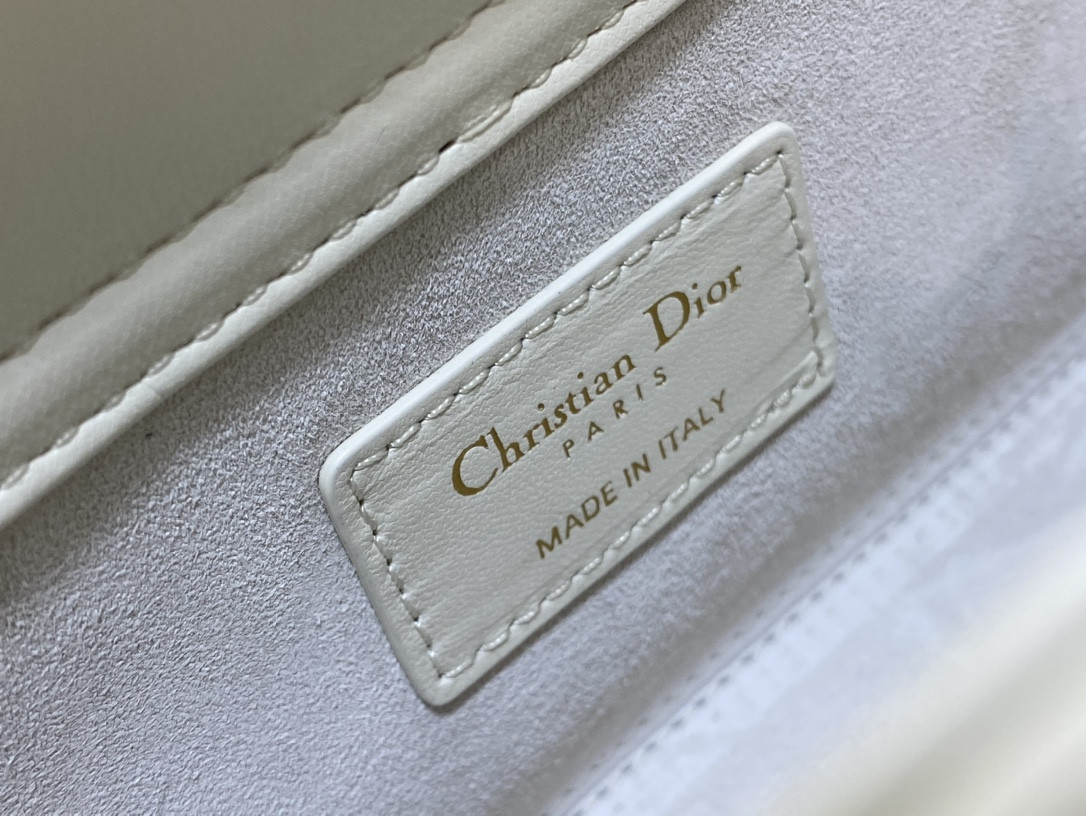 D10r MEDIUM LADY D-JOY BAG White with Butterfly Studs