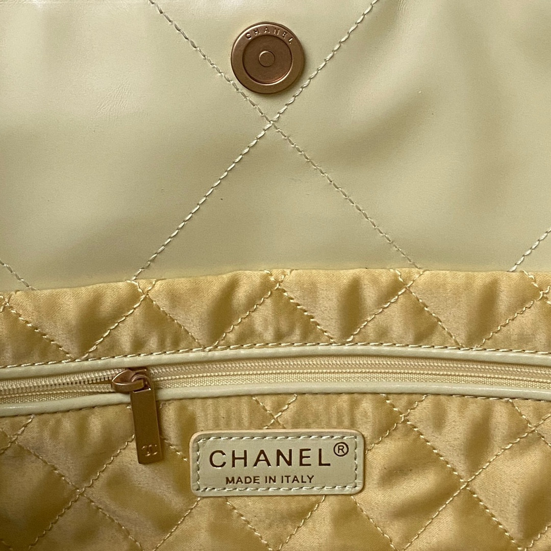 Ch**el 22 HANDBAG Shiny Calfskin YELLOW 30×45×8cm