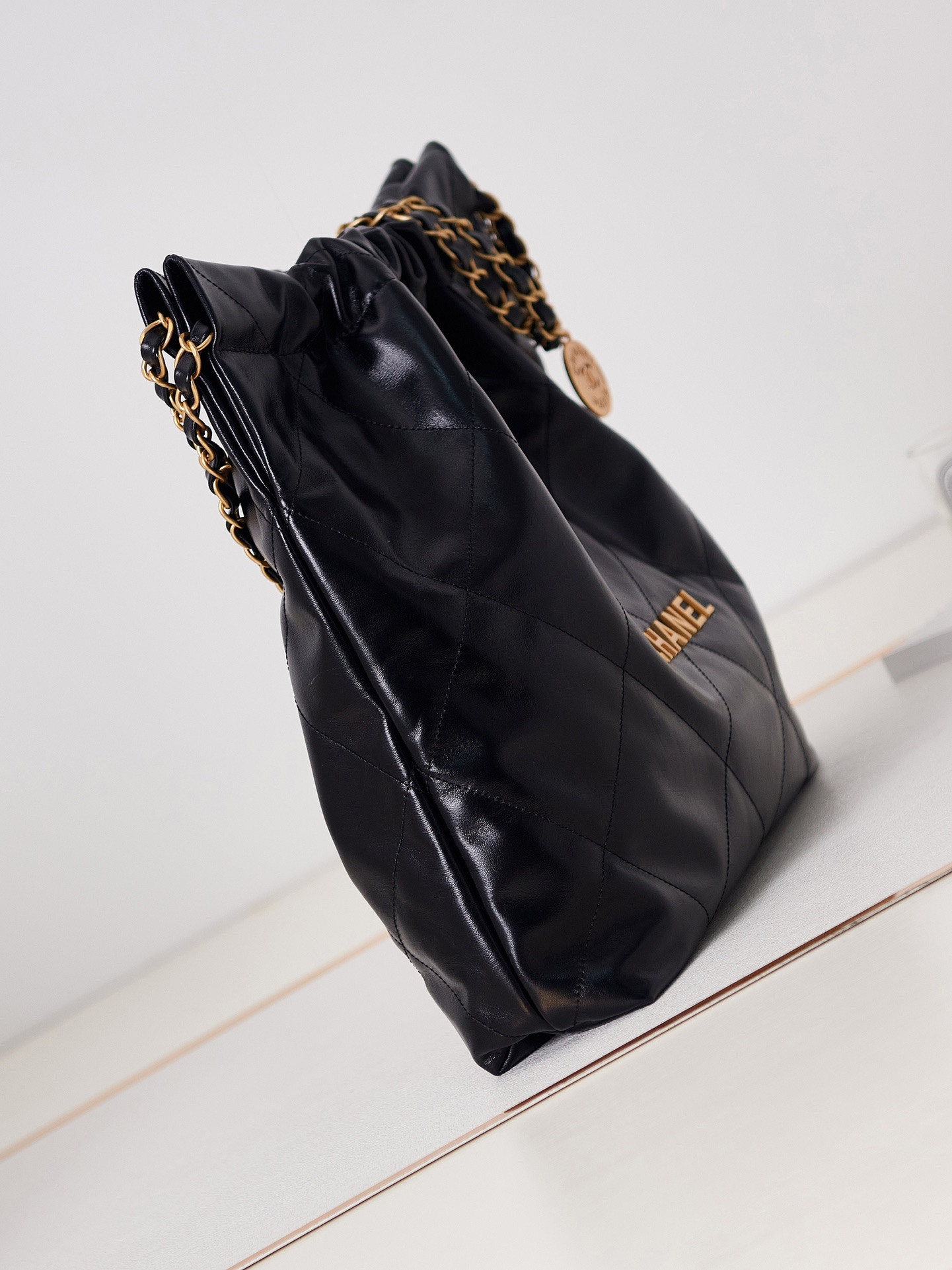 Ch**el 22 HANDBAG Shiny Calfskin & Gold-Tone Metal Black 15.2×16.4×3.1 in